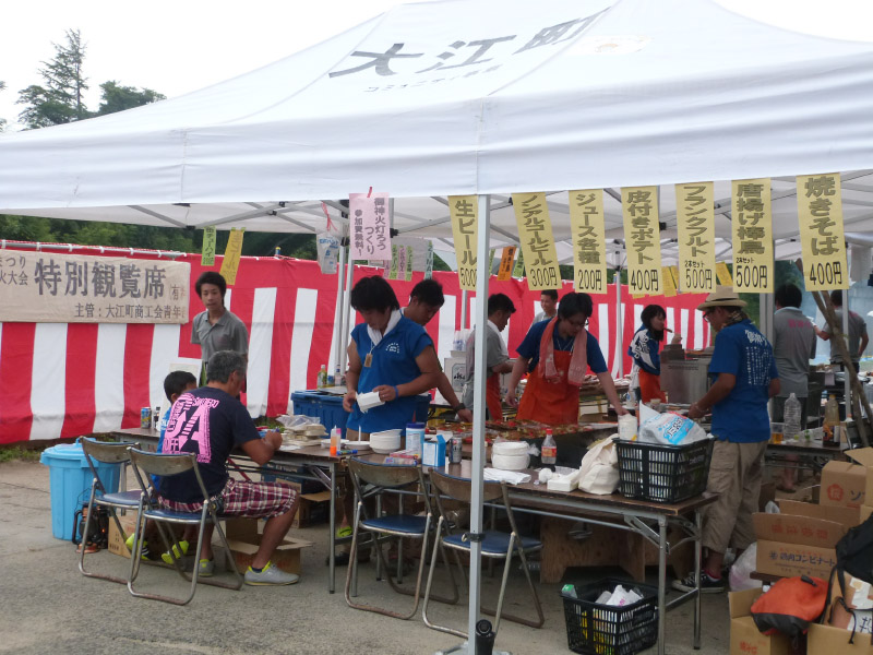 花火大会桟敷席・青年部売店の様子